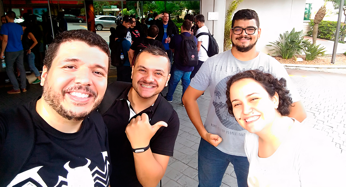 Eu acompanhado de Fábio (BrasiliGeeks), Rondinele (GeekAntenado) e Stella Dauer (Eu Testei!)